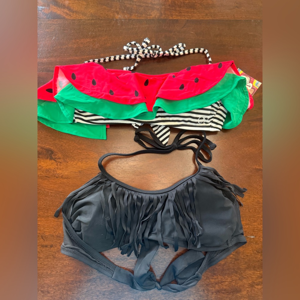 2 different tops only one with new tags other like new size M